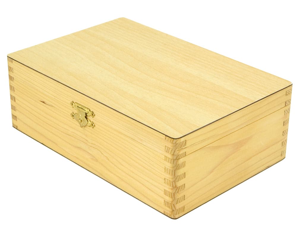 Light wooden chess storage case with brass lock